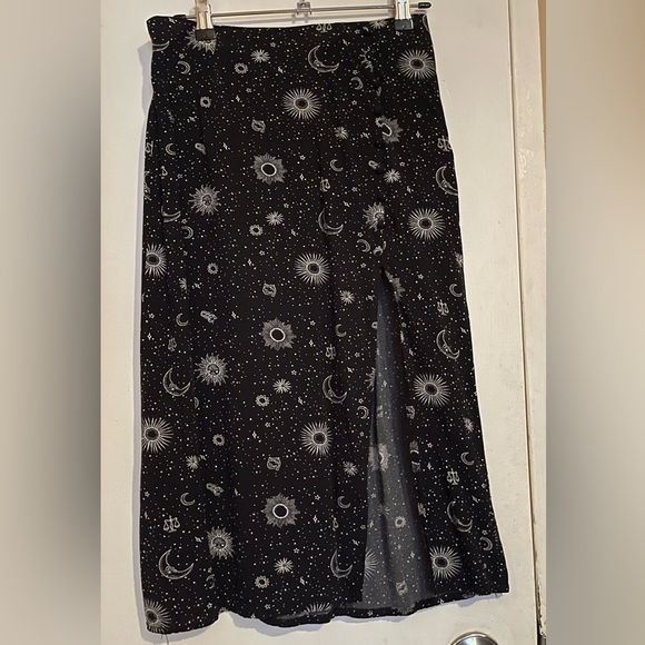H&M Midi Skirt - Purple or Black - Picture 2 of 6